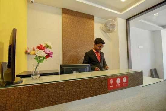 Hotel Capital O Bvh Hospitality Near Pvr Ansal Plaza Greater Noida Exterior foto
